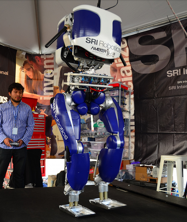 這個只有下半身的機器人，走起來意外的高效